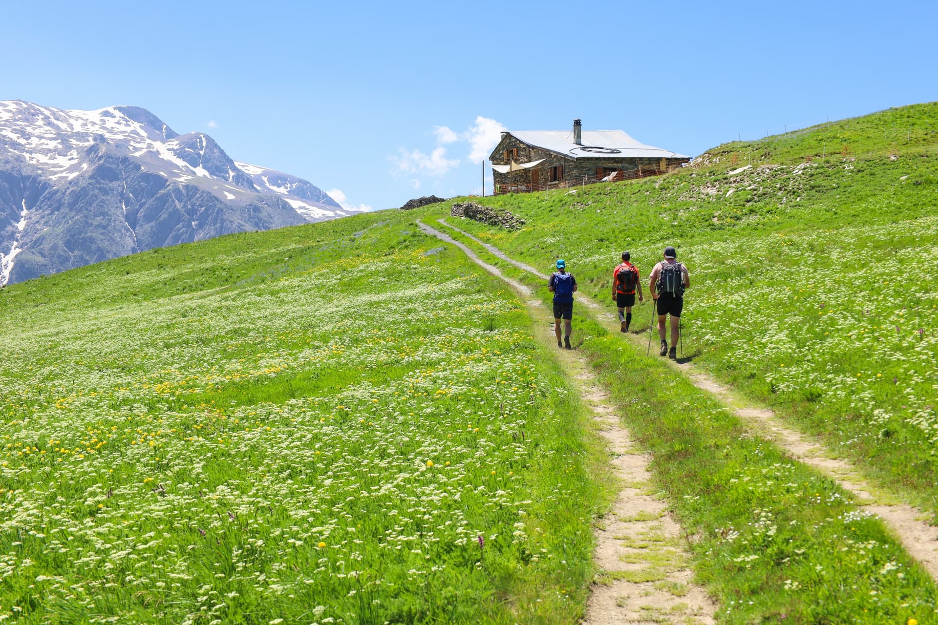 What is Slow Travel and Why Practice It in France?