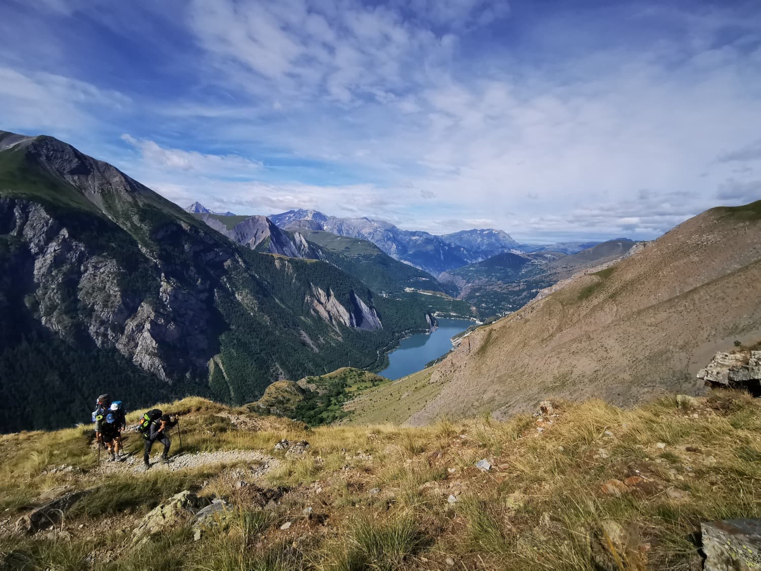 Progression through the Emparis Plateau and summit at 3000m